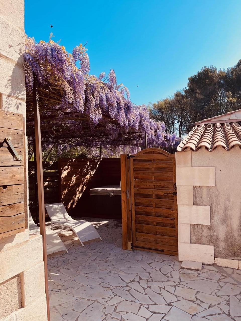 Aparthotel Domaine Amourella Lambesc Zimmer foto