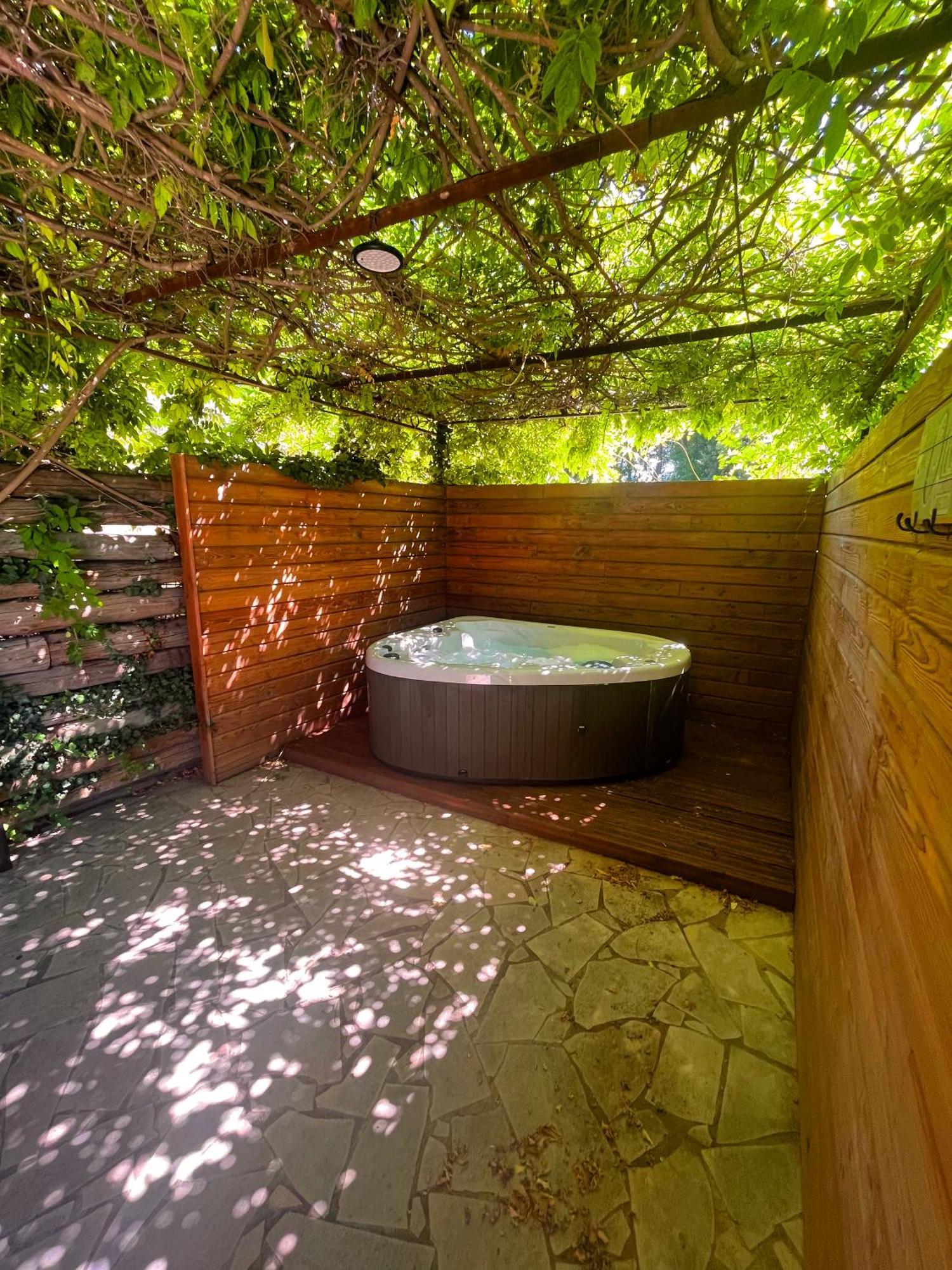 Aparthotel Domaine Amourella Lambesc Zimmer foto