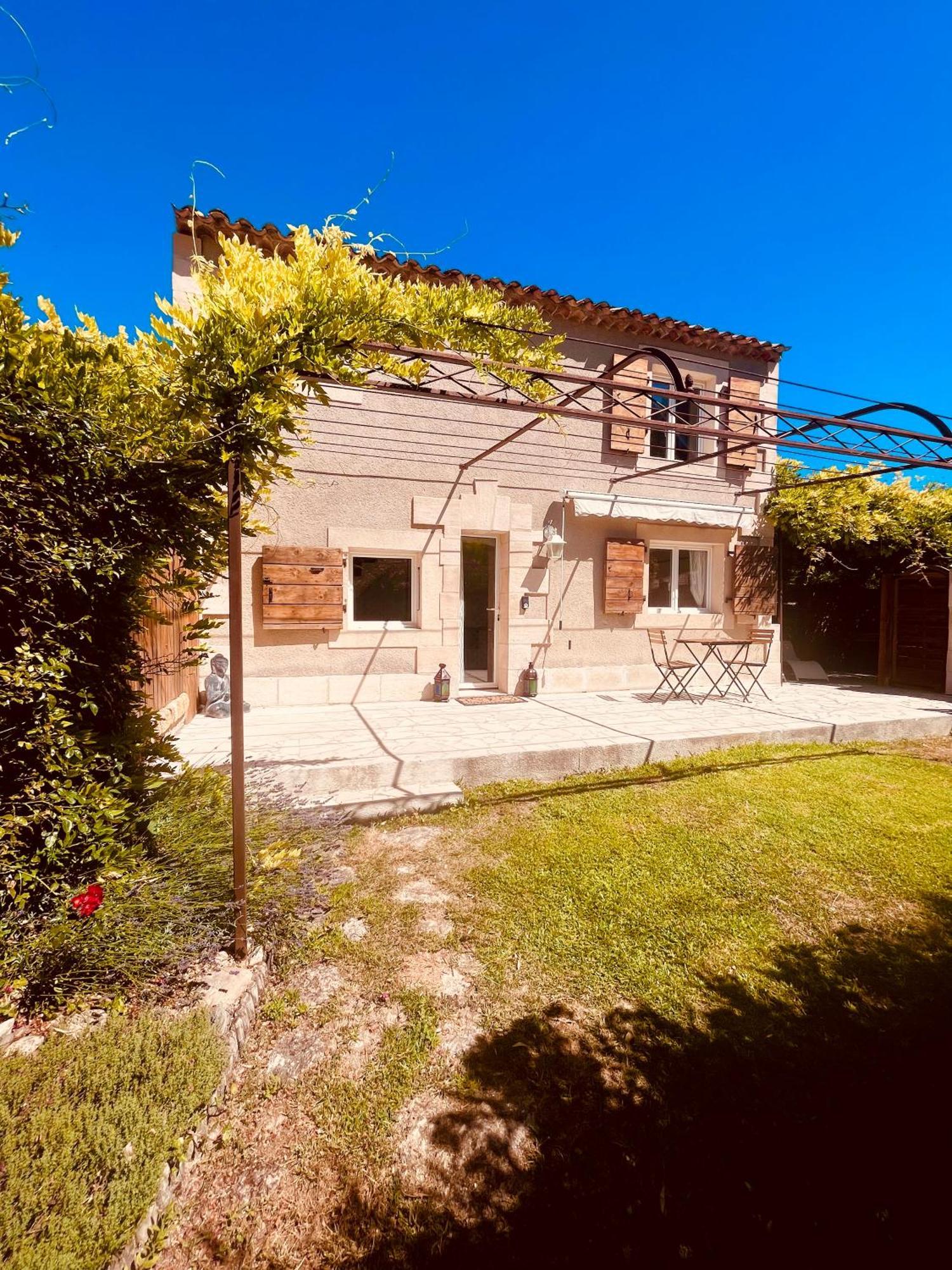 Aparthotel Domaine Amourella Lambesc Zimmer foto
